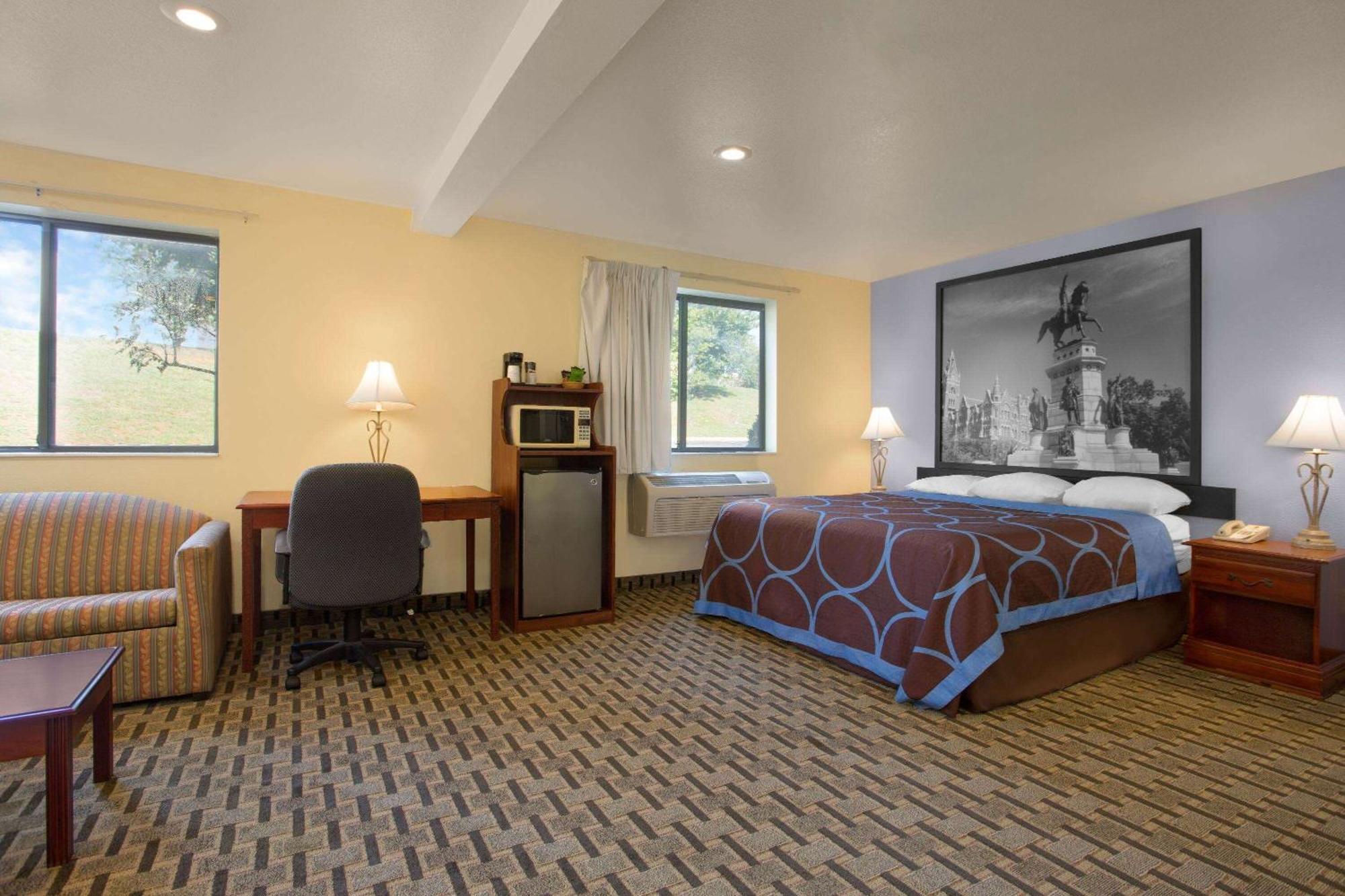 Super 8 By Wyndham Lynchburg Va Hotel Екстериор снимка
