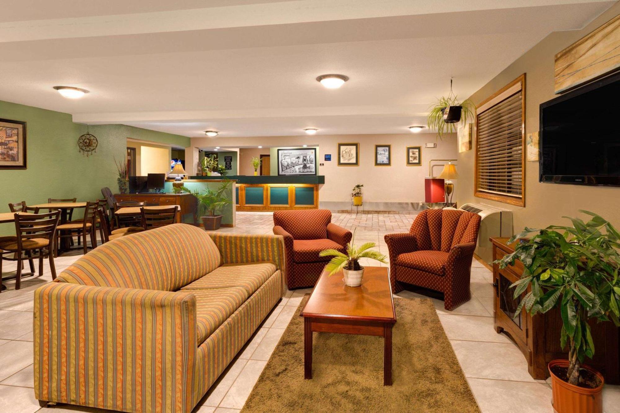 Super 8 By Wyndham Lynchburg Va Hotel Екстериор снимка