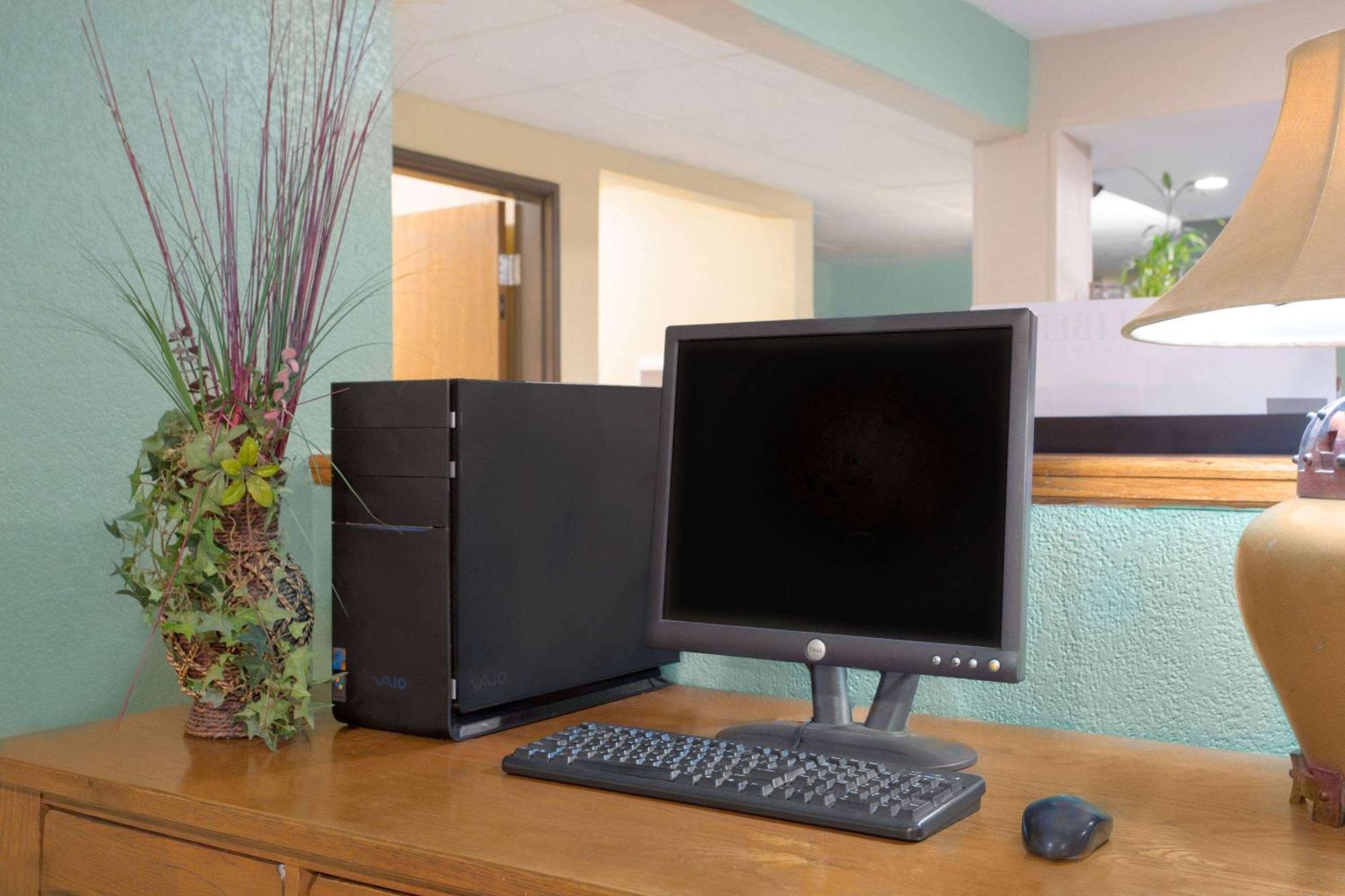 Super 8 By Wyndham Lynchburg Va Hotel Екстериор снимка