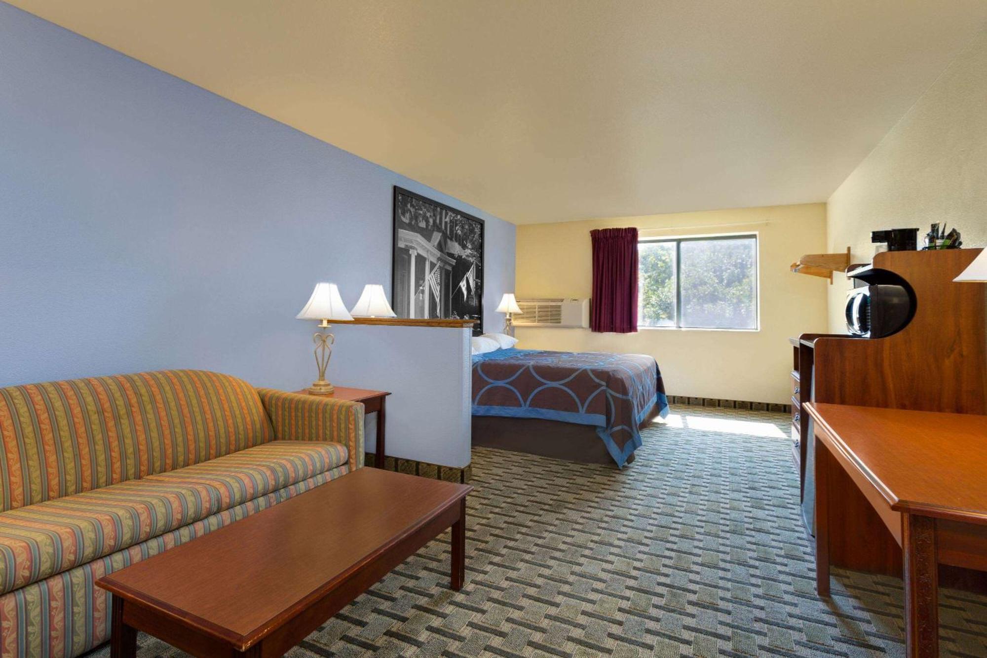 Super 8 By Wyndham Lynchburg Va Hotel Екстериор снимка