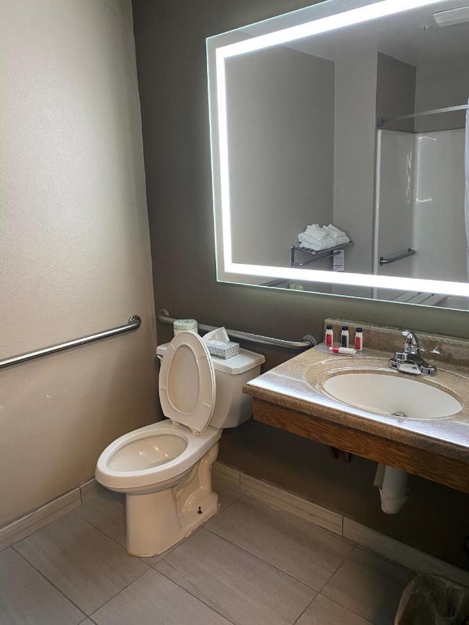 Super 8 By Wyndham Lynchburg Va Hotel Екстериор снимка
